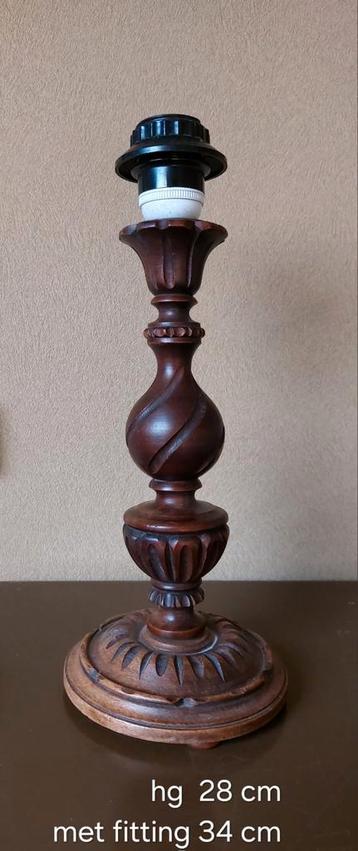 Mooi oud staande lampenpoot beschikbaar voor biedingen