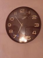 Mooie Wandklok met Notenkleurige Rand, Ophalen of Verzenden, Nieuw, Analoog, Wandklok