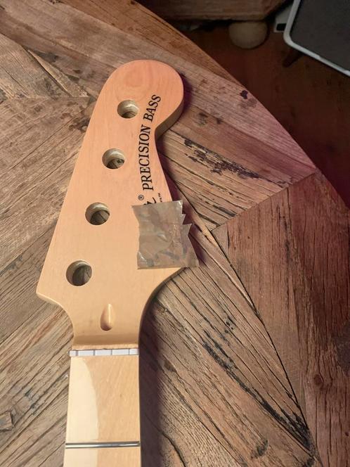 Precision Bass Neck “ Maple high glos poly finish” new, Muziek en Instrumenten, Instrumenten | Onderdelen, Nieuw, Elektrische gitaar