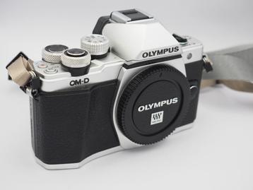 Olympus E-M10 mark II zilver Body  beschikbaar voor biedingen