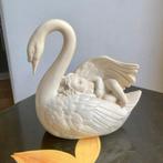 Oliver Tupton witte zwaan met slapend engeltje cherubijn, Verzamelen, Beelden en Beeldjes, Ophalen of Verzenden, Gebruikt, Overige typen