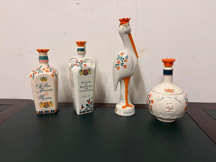 4 kruiken van koningklijk huis geboorte trouwen, Verzamelen, Koninklijk Huis en Royalty, Zo goed als nieuw, Servies, Nederland