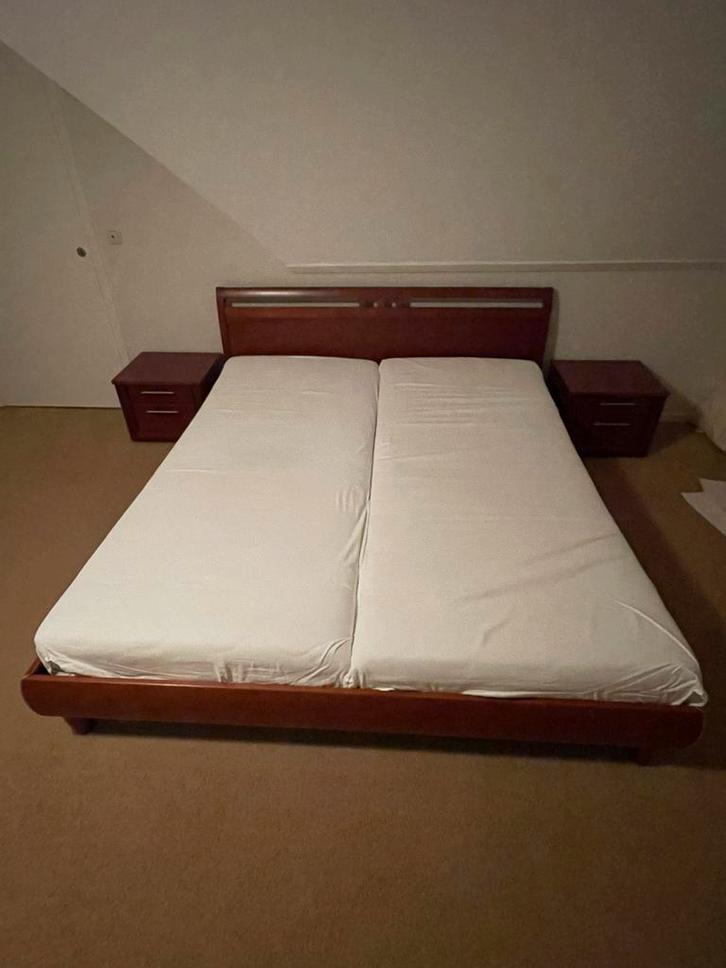 Elektrisch verstelbaar bed 180x210 mag weg voor redelijk bod, Huis en Inrichting, Slaapkamer | Bedden, Zo goed als nieuw, Tweepersoons