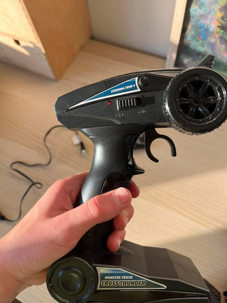 Revell cross thunder 25 km/h, Hobby en Vrije tijd, Modelbouw | Radiografisch | Auto's, Nieuw, Auto offroad, Ophalen of Verzenden