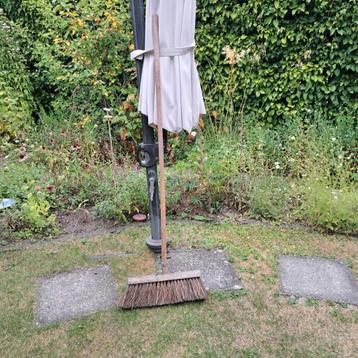 Harde brede bezem 45 cm beschikbaar voor biedingen