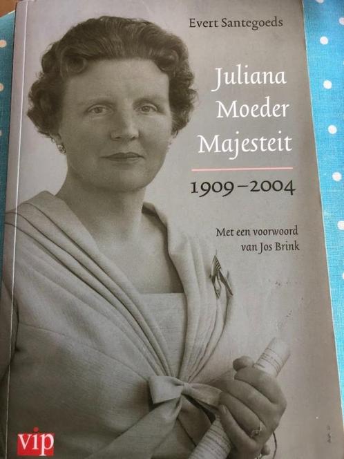 Juliana, moeder, majesteit 1909 - 2004 - Evert Santegoeds, Boeken, Romans, Zo goed als nieuw, Nederland, Ophalen of Verzenden