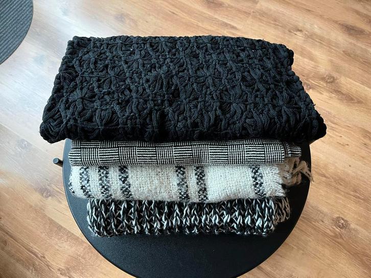 3 Warme Lange Sjaals - Winterklaar! Bieden, Kleding | Dames, Mutsen, Sjaals en Handschoenen, Zo goed als nieuw, Sjaal, Maat 46/48 (XL) of groter