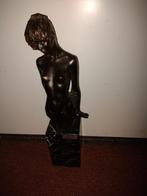 Beeld vrouwen bovenlichaam op sokkel, Antiek en Kunst, Ophalen of Verzenden