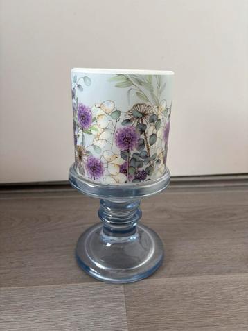 Glazen kandelaar beschikbaar voor biedingen