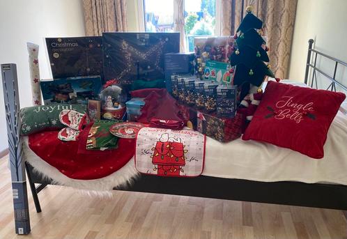 Assorted Christmas tree and other decorations, Huis en Inrichting, Banken | Complete zithoeken, Gebruikt, Ophalen