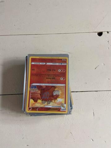Reverse Holo Pokemon Kaarten meer dan 50 in hoesje beschikbaar voor biedingen