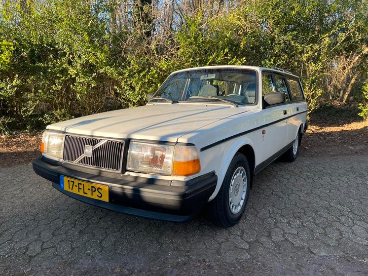 Volvo 240 Estate | Lage KM! | Nieuwe APK! | Super strak!, Auto's, Volvo, Particulier, Bluetooth, Dakrails, Mistlampen, Radio, Trekhaak