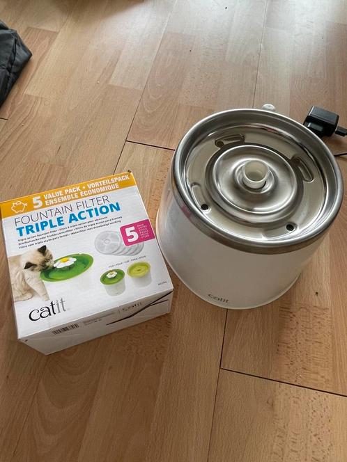 Catit cats’ fountain with 3 filters, Dieren en Toebehoren, Kattenvoerbakken en Drinkbakken, Gebruikt, Automatisch, Ergonomisch