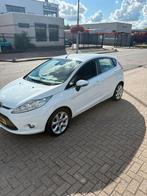 Ford Fiësta 1.25 60KW 5DR 2013 Wit, Auto's, Voorwielaandrijving, Euro 5, 600 kg, Wit