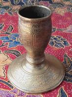 Mooi zwaar antiek bewerkt Oosters vaasje van brons 12 cm., Antiek en Kunst, Antiek | Vazen, Ophalen of Verzenden