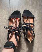 Prachtige platte zwarte sandalen H&M - maat 39 - nieuw, Ophalen of Verzenden, Nieuw, Zwart, Sandalen of Muiltjes