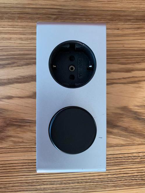 Kombi Box. Stopcontact schakelaar voor badkamer spiegelkast, Doe-het-zelf en Verbouw, Elektra en Kabels, Zo goed als nieuw, Overige typen