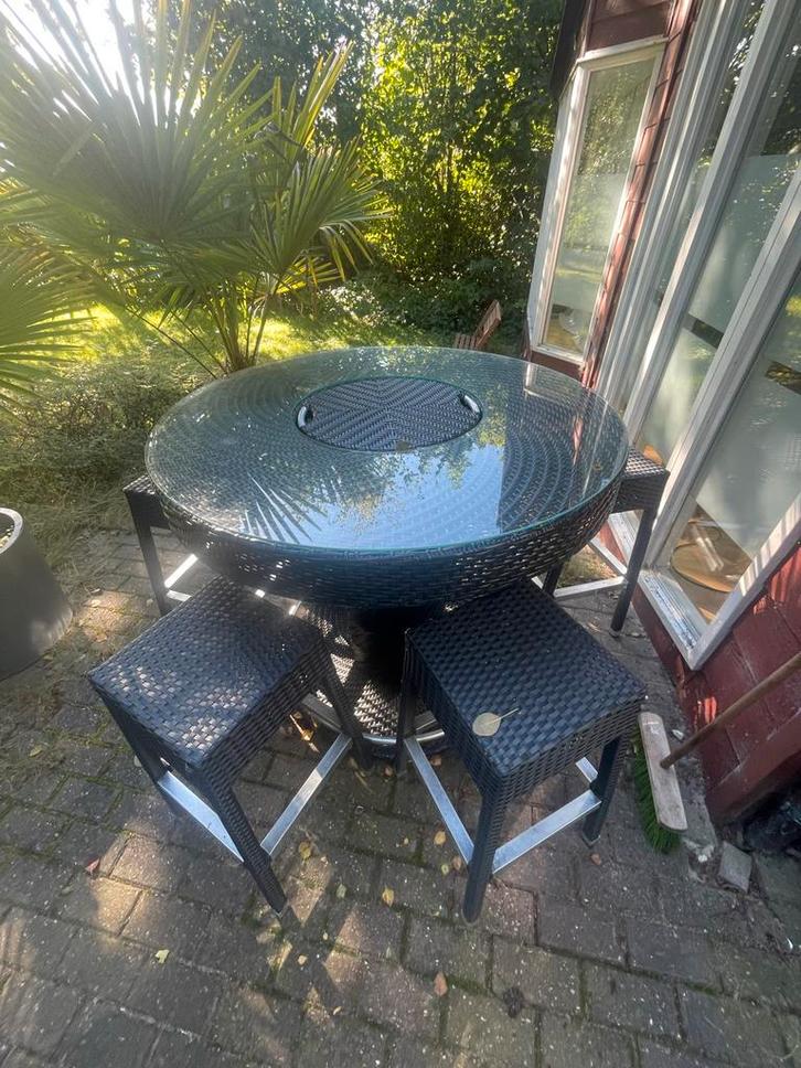 Rieten hoge tafels met wijnkoeler en 5 Krukken per tafel, Tuin en Terras, Tuinsets en Loungesets, Gebruikt, Tuinset, Wicker, 2 zitplaatsen