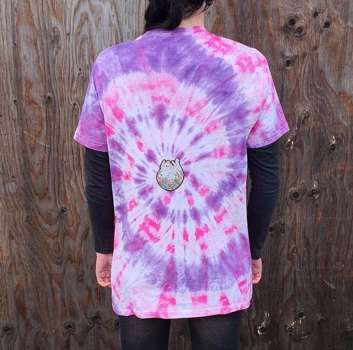 Paars - roze spiral tie dye kat patch t-shirt unisex maat S, Kleding | Dames, T-shirts, Nieuw, Maat 36 (S), Roze, Korte mouw, Ophalen of Verzenden