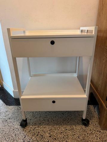 Werktafel met 2 lades + uitsparing voor loupelamp beschikbaar voor biedingen