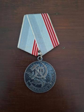 Sovjet Veteraan van de Arbeid Medaille beschikbaar voor biedingen