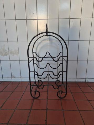 Stijlvol metalen wijnrek voor 6 flessen beschikbaar voor biedingen