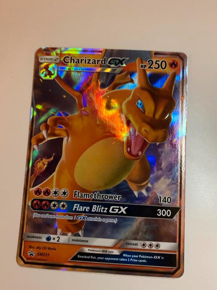Charizard GX SM211 - Zeldzame Pokémon Kaart!, Hobby en Vrije tijd, Verzamelkaartspellen | Pokémon, Zo goed als nieuw, Losse kaart