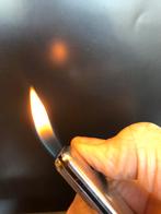 Monic zak aansteker in zilver gerst plat en werkt, Verzamelen, Rookartikelen, Aanstekers en Luciferdoosjes, Ophalen of Verzenden