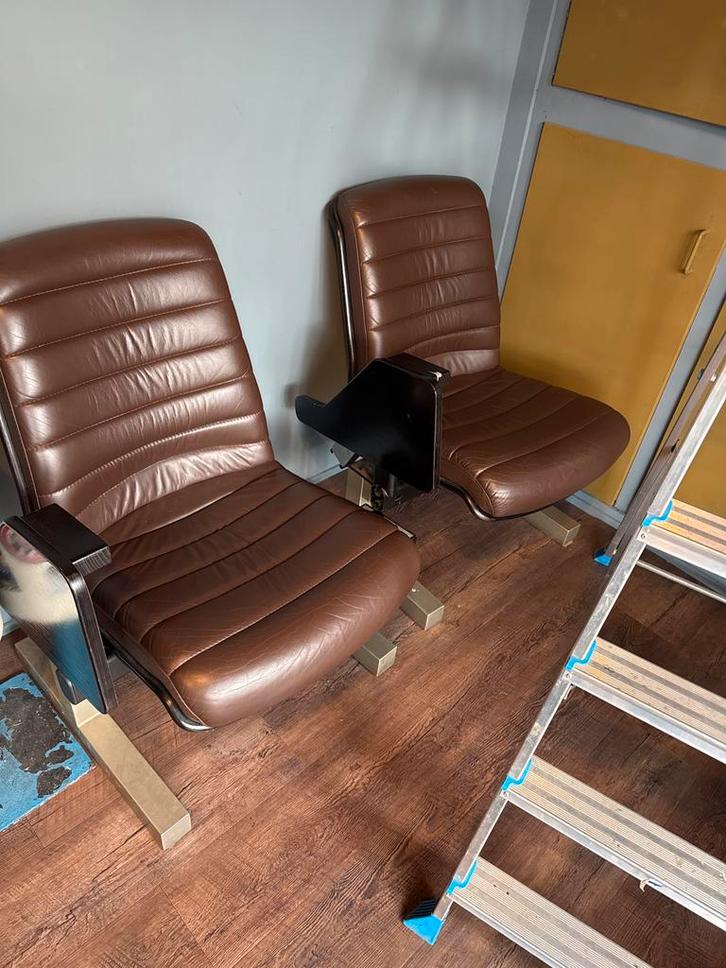 Vintage Bioscoopstoelen - Perfect voor Game Room of Mancave!, Huis en Inrichting, Bureaustoelen, Gebruikt, Bureaustoel, Bruin