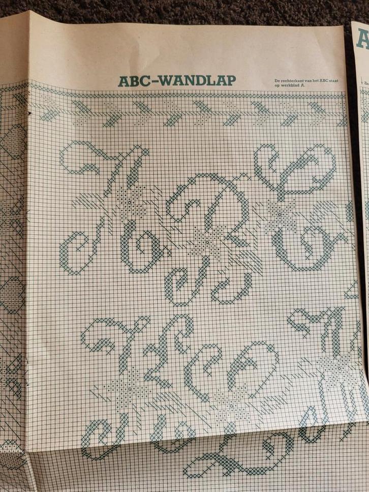 Vintage ABC Wandlap Borduurpatroon - Ariadne 1981, Hobby en Vrije tijd, Borduren en Borduurmachines, Gebruikt, Patroon, Handborduren