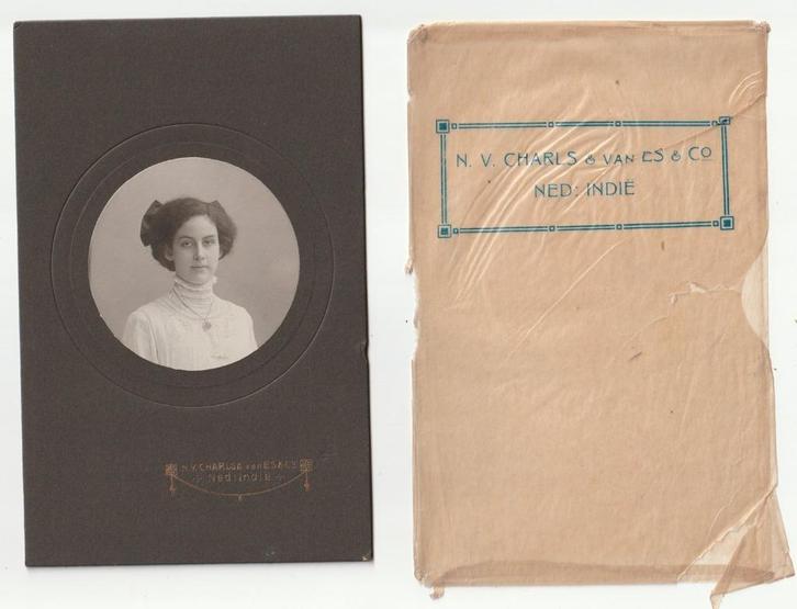 Oude foto vrouw door Charls & van Es & Co. Nederlands-Indië, Verzamelen, Foto's en Prenten, Gebruikt, Foto, Overige onderwerpen