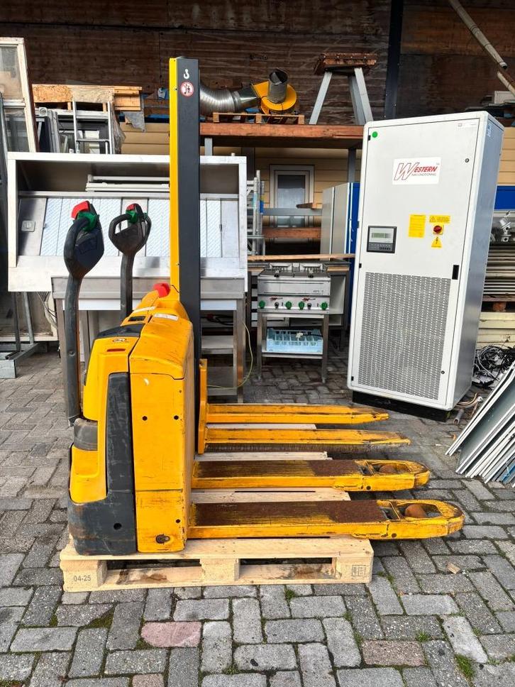 2 stuks elektrische stapelaar van Jungheinrich en Yale, Zakelijke goederen, Machines en Bouw | Heftrucks en Intern transport, Stapelaar