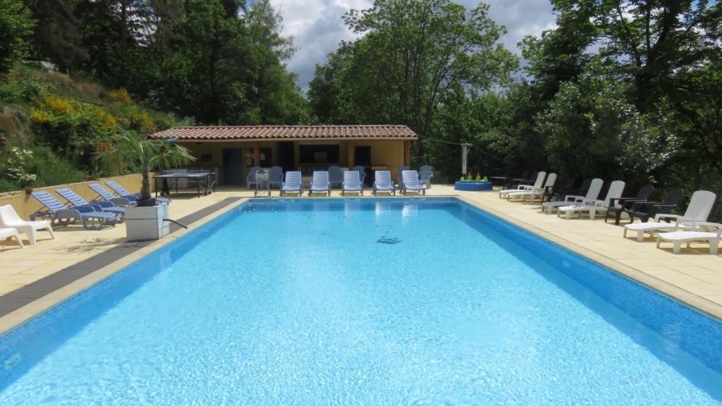 Een ideale plek voor 'n familie - of vriendenproject., Huizen en Kamers, Buitenland, 320 m², Overige soorten, 12 kamers, St.Apollinaire de Rias in Frankrijk