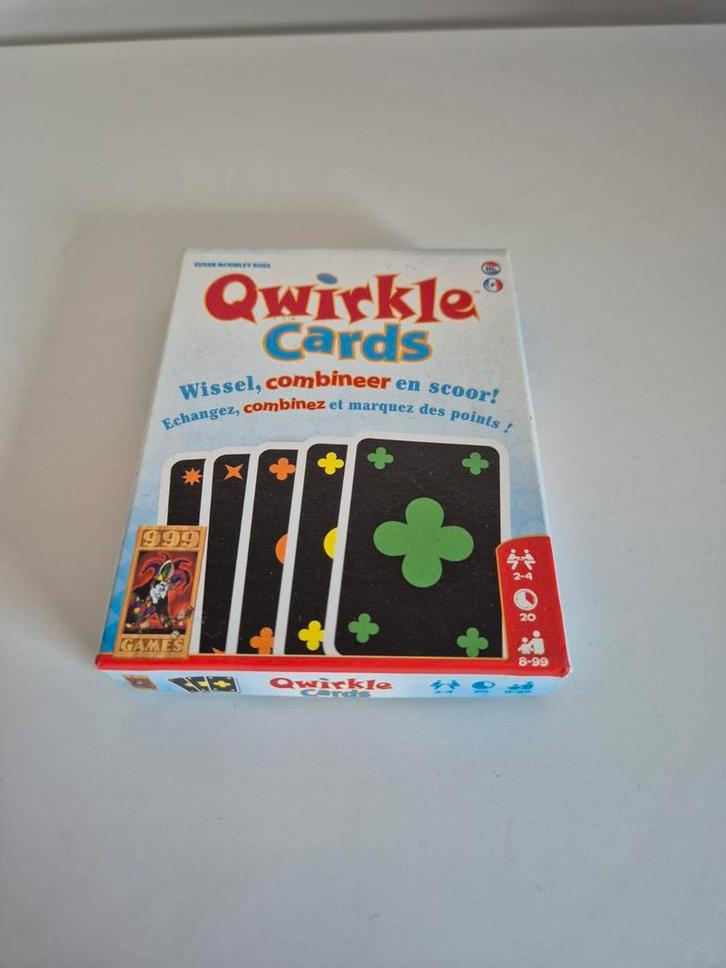 Qwirkle Cards - Leuk kaartspel!, Hobby en Vrije tijd, Gezelschapsspellen | Kaartspellen, Zo goed als nieuw, Een of twee spelers