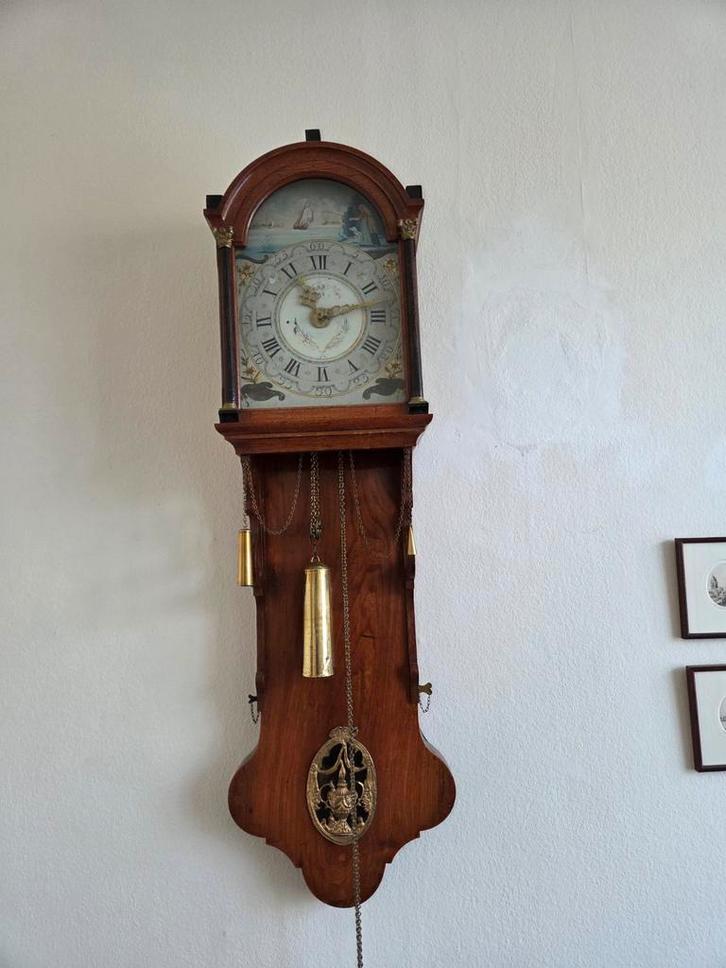 Friese staartklok iepenhout 18e eeuw, Antiek en Kunst, Antiek | Klokken, Ophalen of Verzenden