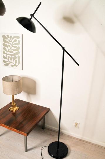 Vintage zwarte vloerlamp minimalistisch design japandi beschikbaar voor biedingen