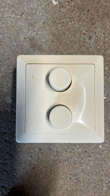 Dimmer voor twee lampen beschikbaar voor biedingen