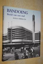 Bandoeng Voskuil Beeld van een stad Indonesie Bersiap, Ophalen of Verzenden, Zo goed als nieuw