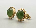 Vintage gouden oorbellen met edelsteen jade. 2026/03., ., Ophalen of Verzenden, Zo goed als nieuw, .