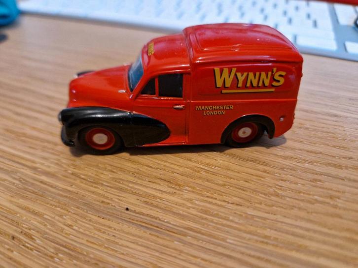 Corgi Morris Minor Van. Wynn's, Hobby en Vrije tijd, Modelauto's | 1:43, Zo goed als nieuw, Auto, Corgi, Ophalen of Verzenden