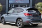 BMW X1 xDrive25e xLine High Executive 225pk Panoramadak/Navi, Auto's, BMW, Te koop, Zilver of Grijs, 5 stoelen, Emergency brake assist