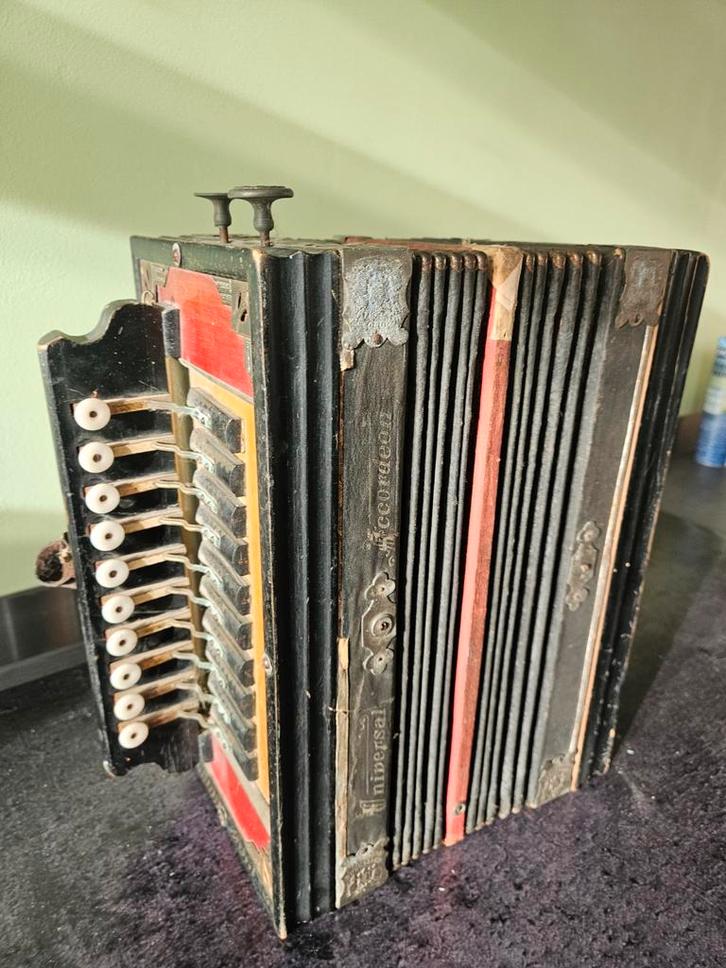 Oude Universal Accordeon Knopaccordeon muziekinstrument, Muziek en Instrumenten, Accordeons, Gebruikt, Knopaccordeon, Overige formaten
