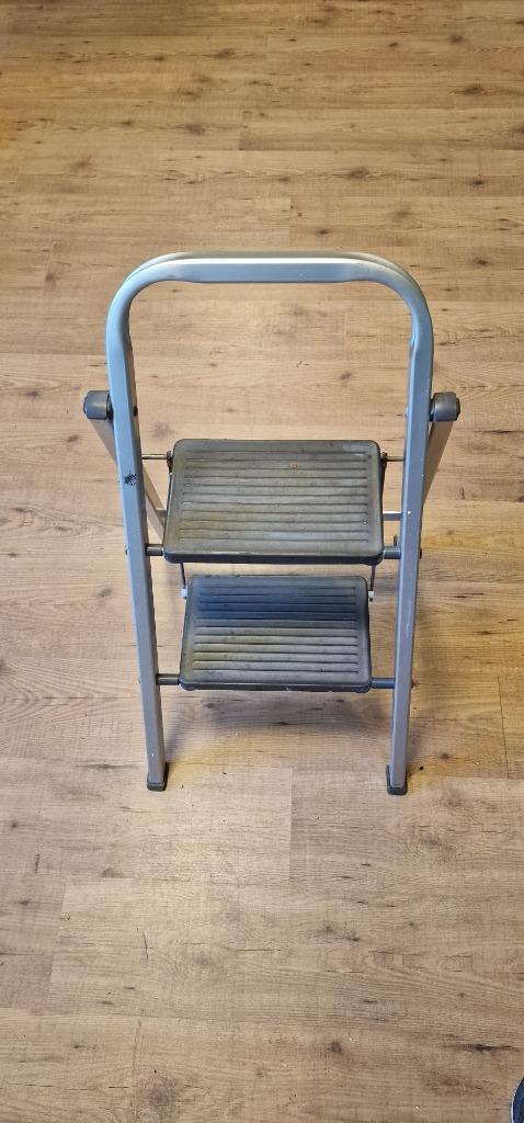 Altrex trap 2 treden, Doe-het-zelf en Verbouw, Ladders en Trappen, Gebruikt, Trap, Minder dan 2 meter, Opvouwbaar of Inschuifbaar