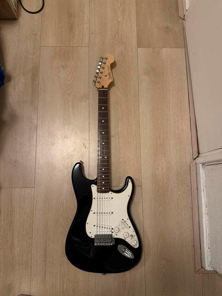 Fender stratocaster MIM (2002) met Roland GK-2, Muziek en Instrumenten, Snaarinstrumenten | Gitaren | Bas, Zo goed als nieuw, Semi-akoestisch