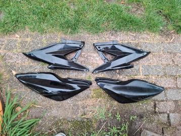 Yamaha aerox z kap set en achterkap onderdelen  beschikbaar voor biedingen