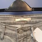 Levi Levi's 712 slim licht grijze jeans mt 28 / S nr 46978, ., Ophalen of Verzenden, Zo goed als nieuw, W28 - W29 (confectie 36)