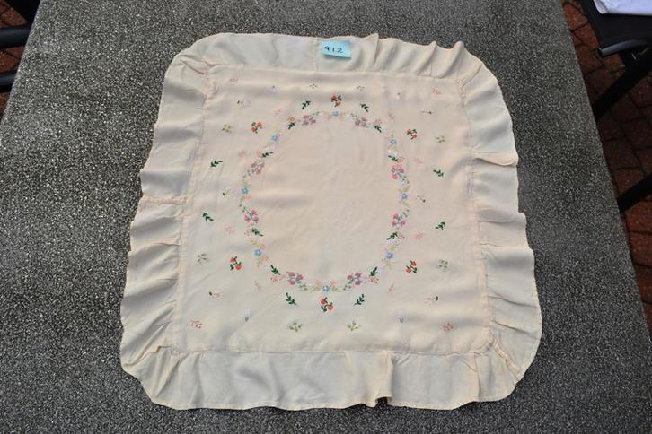 Mooie oude creme kleurige kussen sierhoes NR 912, Verzamelen, Poppen, Zo goed als nieuw, Accessoires, Ophalen of Verzenden