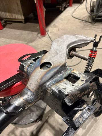 Swingarm lassen zip beschikbaar voor biedingen