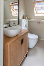 Badkamerkastje met wastafel en kraan, Ophalen, Gebruikt, Wastafel