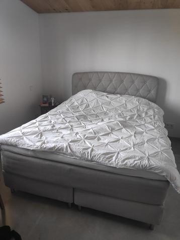 prachtig bed van Ikea beschikbaar voor biedingen